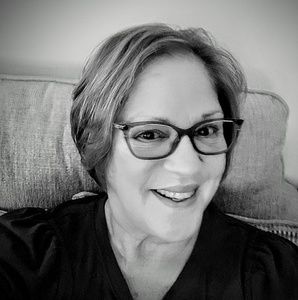 Meet your Posher, Cynthia